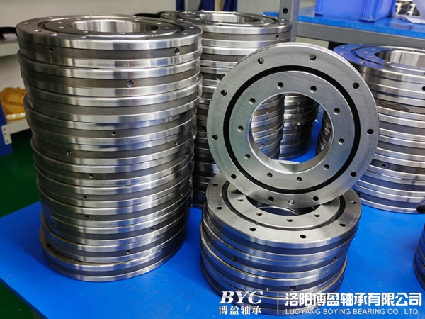 1630286597362364.jpg 交叉滾子軸承安裝.jpg